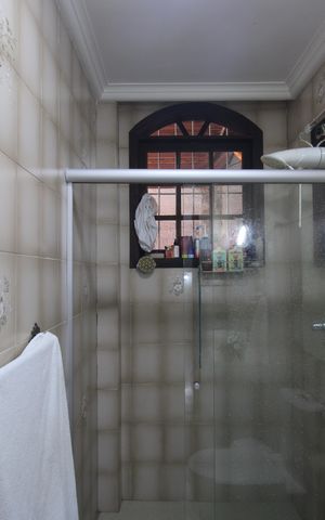 Casa à venda com 380m², 3 quartos e 3 vagasBanheiro social