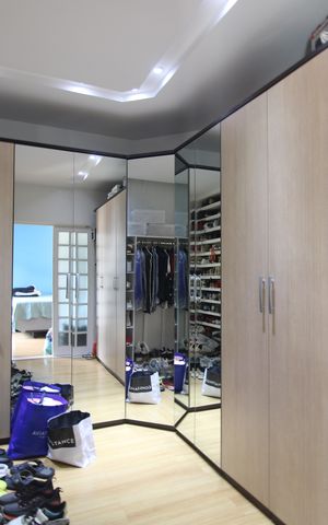 Casa à venda com 380m², 3 quartos e 3 vagasSuíte 2 - Closet
