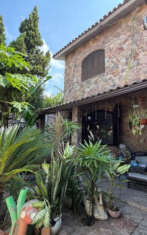 Casa para alugar com 380m², 3 quartos e 3 vagas Casa para alugar com 380m², 3 quartos e 3 vagasFrente da casa
