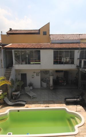 Casa à venda com 380m², 3 quartos e 3 vagasSuíte 2 - Varanda
