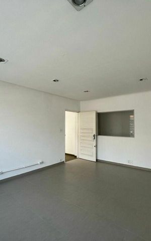 Casa à venda com 185m², 1 quarto e 3 vagas