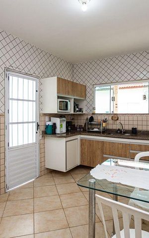 Casa à venda com 270m², 4 quartos e 2 vagas
