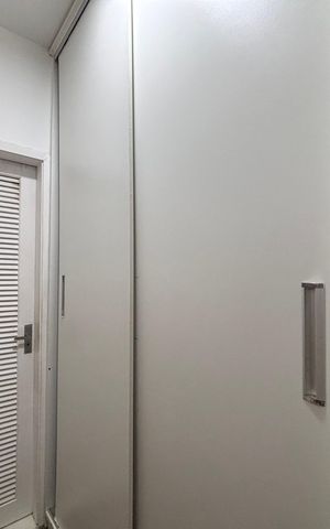 Apartamento à venda com 188m², 3 quartos e 2 vagas Apartamento à venda com 188m², 3 quartos e 2 vagasQuarto de Serviço