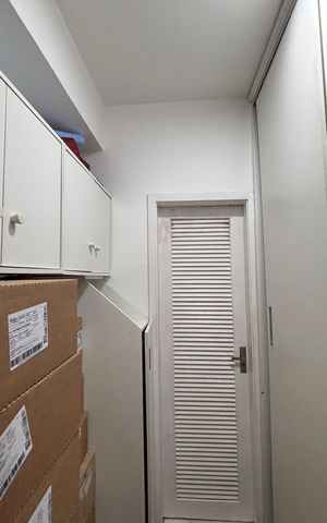 Apartamento à venda com 188m², 3 quartos e 2 vagas Apartamento à venda com 188m², 3 quartos e 2 vagasQuarto de Serviço