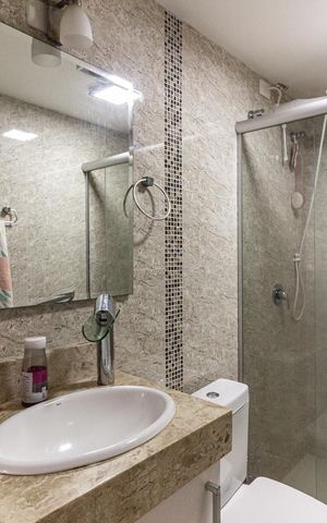 Apartamento à venda com 76m², 2 quartos e sem vagaBanheiro da Suíte
