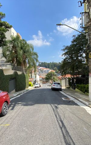 Casa à venda com 300m², 3 quartos e 3 vagas Casa à venda com 300m², 3 quartos e 3 vagasVista da Rua