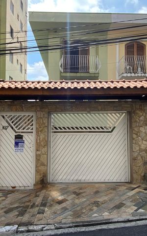 Casa à venda com 300m², 3 quartos e 3 vagas Casa à venda com 300m², 3 quartos e 3 vagasFachada