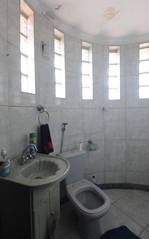 Casa à venda com 450m², 4 quartos e 7 vagasBanheiro Social