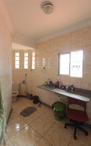 Casa à venda com 450m², 4 quartos e 7 vagasBanheiro da Suite 1