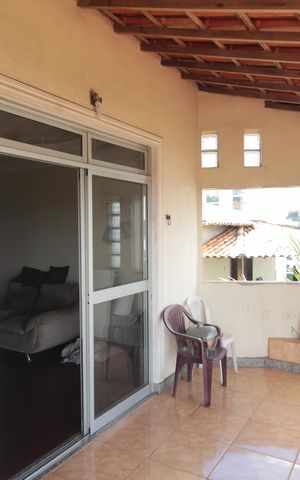 Casa à venda com 450m², 4 quartos e 7 vagasVaranda