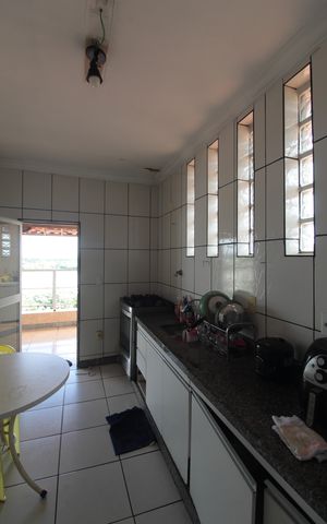 Casa à venda com 450m², 4 quartos e 7 vagasCozinha 1