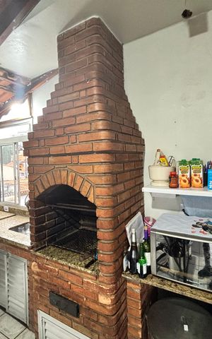 Casa à venda com 59m², 4 quartos e 2 vagasChurrasqueira