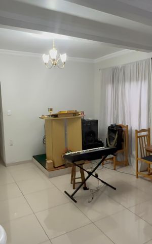 Casa à venda com 59m², 4 quartos e 2 vagasSala