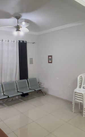 Casa à venda com 59m², 4 quartos e 2 vagasSala