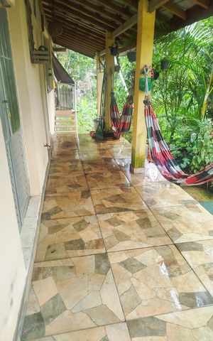 Casa à venda com 1008m², 4 quartos e 3 vagas Casa à venda com 1008m², 4 quartos e 3 vagasVaranda