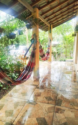 Casa à venda com 1008m², 4 quartos e 3 vagas Casa à venda com 1008m², 4 quartos e 3 vagasVaranda