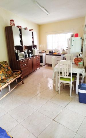 Casa à venda com 1008m², 4 quartos e 3 vagas Casa à venda com 1008m², 4 quartos e 3 vagasÁrea de Serviço