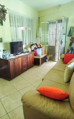 Casa à venda com 1008m², 4 quartos e 3 vagas Casa à venda com 1008m², 4 quartos e 3 vagasSala