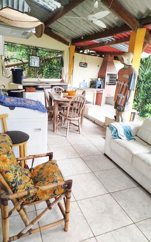 Casa à venda com 1008m², 4 quartos e 3 vagas Casa à venda com 1008m², 4 quartos e 3 vagasÁrea de Serviço