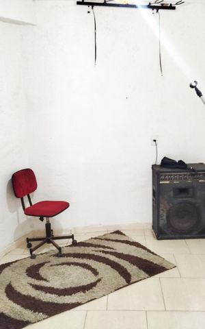 Casa à venda com 1008m², 4 quartos e 3 vagas Casa à venda com 1008m², 4 quartos e 3 vagasQuarto