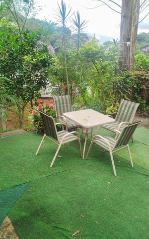 Casa à venda com 1008m², 4 quartos e 3 vagas Casa à venda com 1008m², 4 quartos e 3 vagasQuintal