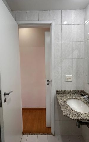 Apartamento à venda com 69m², 2 quartos e 1 vaga Apartamento à venda com 69m², 2 quartos e 1 vagaBanheiro social