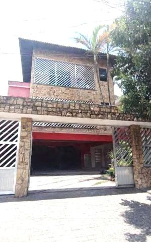 Casa à venda com 250m², 6 quartos e 6 vagasFachada