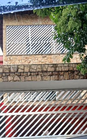 Casa à venda com 250m², 6 quartos e 6 vagasFachada