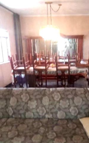 Casa à venda com 250m², 6 quartos e 6 vagasSala