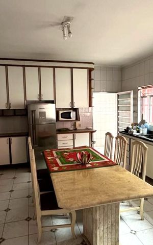 Casa à venda com 250m², 6 quartos e 6 vagasCozinha