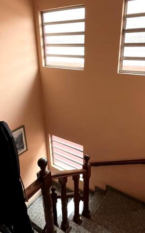 Casa à venda com 250m², 6 quartos e 6 vagasEscada