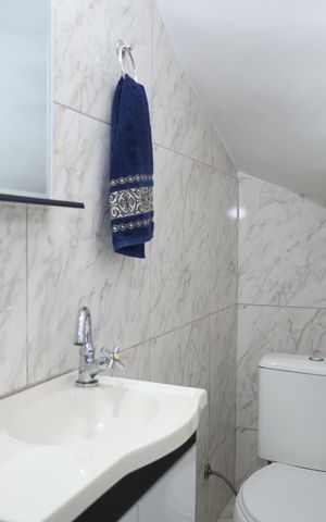 Casa à venda com 93m², 2 quartos e 2 vagasBanheiro 3 - Lavabo