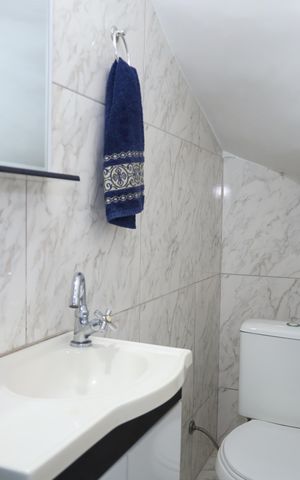 Casa à venda com 93m², 2 quartos e 2 vagasBanheiro 3 - Lavabo