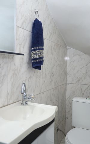 Casa à venda com 93m², 2 quartos e 2 vagasBanheiro 3 - Lavabo