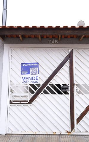 Casa à venda com 93m², 2 quartos e 2 vagasPlaca instalada no portão - Código da placa: WYNY-1098