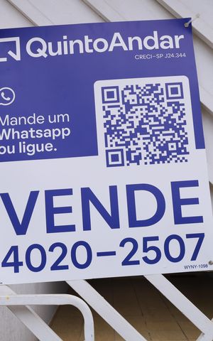 Casa à venda com 93m², 2 quartos e 2 vagasPlaca instalada no portão - Código da placa: WYNY-1098
