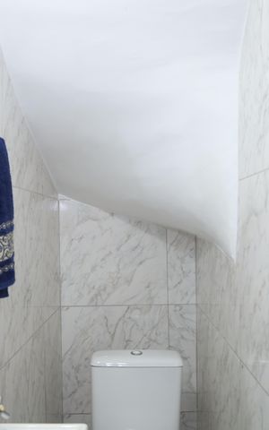 Casa à venda com 93m², 2 quartos e 2 vagasBanheiro 3 - Lavabo