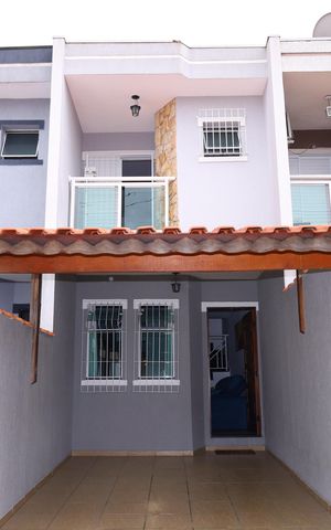 Casa à venda com 93m², 2 quartos e 2 vagasFachada interna do imóvel