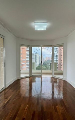 Apartamento à venda com 260m², 4 quartos e 4 vagas Apartamento à venda com 260m², 4 quartos e 4 vagasSala