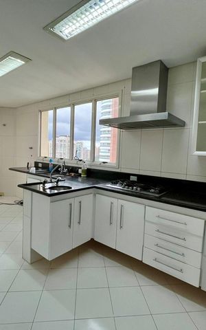 Apartamento à venda com 260m², 4 quartos e 4 vagas Apartamento à venda com 260m², 4 quartos e 4 vagasCozinha