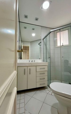 Apartamento à venda com 260m², 4 quartos e 4 vagas Apartamento à venda com 260m², 4 quartos e 4 vagasBanheiro