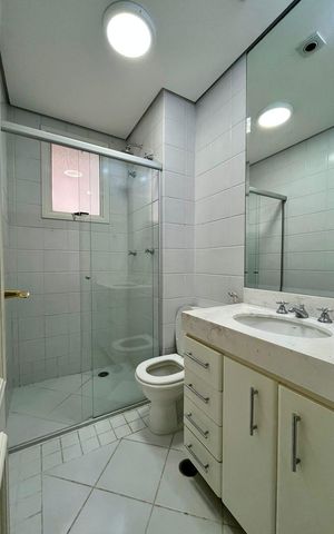 Apartamento à venda com 260m², 4 quartos e 4 vagas Apartamento à venda com 260m², 4 quartos e 4 vagasBanheiro