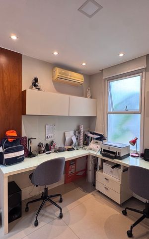 Casa de condomínio à venda com 300m², 5 quartos e 2 vagas Casa de condomínio à venda com 300m², 5 quartos e 2 vagasEscritório