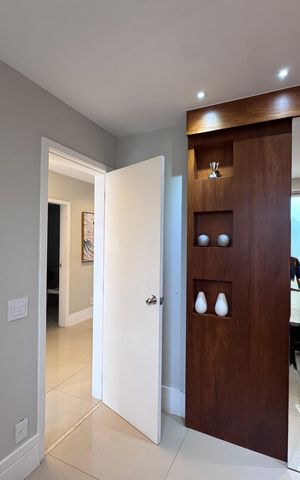 Casa de condomínio à venda com 300m², 5 quartos e 2 vagas Casa de condomínio à venda com 300m², 5 quartos e 2 vagasEscritório