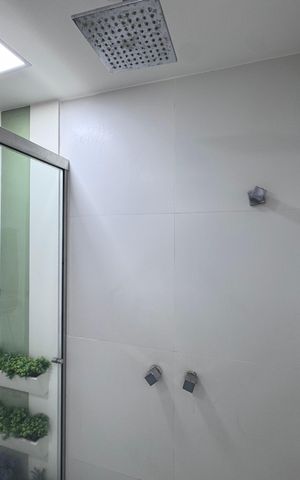 Casa de condomínio à venda com 300m², 5 quartos e 2 vagas Casa de condomínio à venda com 300m², 5 quartos e 2 vagasSuíte 1 - Banheiro