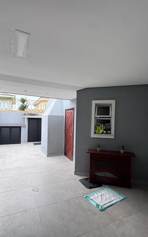 Casa de condomínio à venda com 300m², 5 quartos e 2 vagas Casa de condomínio à venda com 300m², 5 quartos e 2 vagasÁrea externa