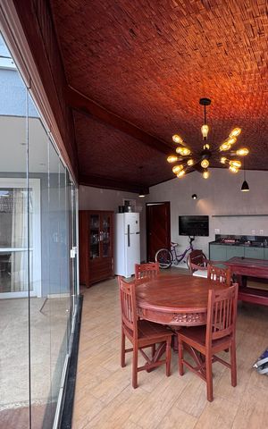Casa de condomínio à venda com 300m², 5 quartos e 2 vagas Casa de condomínio à venda com 300m², 5 quartos e 2 vagasÁrea externa