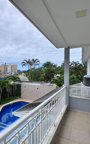 Casa de condomínio à venda com 300m², 5 quartos e 2 vagas Casa de condomínio à venda com 300m², 5 quartos e 2 vagasSuíte 1 - Varanda