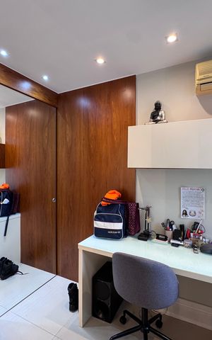 Casa de condomínio à venda com 300m², 5 quartos e 2 vagas Casa de condomínio à venda com 300m², 5 quartos e 2 vagasEscritório
