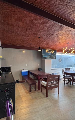 Casa de condomínio à venda com 300m², 5 quartos e 2 vagas Casa de condomínio à venda com 300m², 5 quartos e 2 vagasÁrea externa